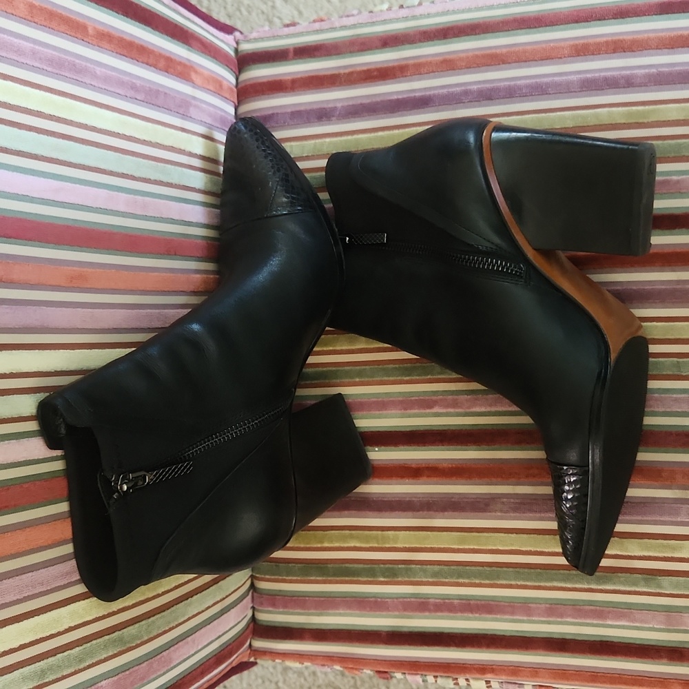 Donald J Pliner Size 7.5 Boots Black
